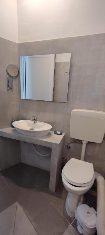 אתונה Dima Rooms And Apartments מראה חיצוני תמונה